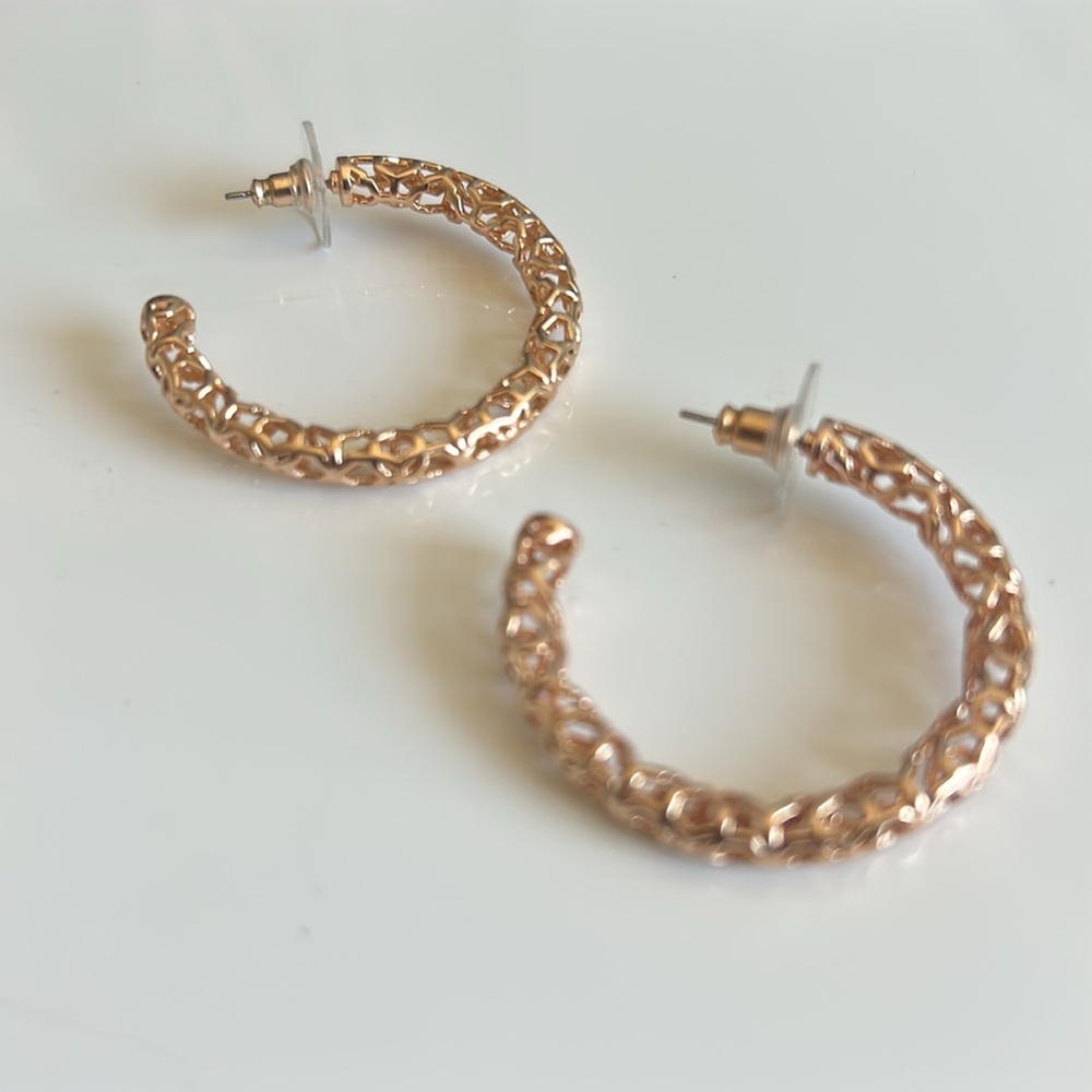 Kendra Scott and Yellow Rose Gold Maggie Hoop Earrings.
